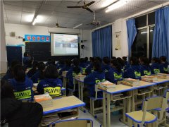 我校组织师生观看“伟大的变革”主题网上展览