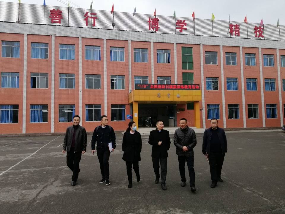 成都市教育局沈鹏副局长视察我校