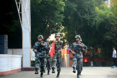 学校举行开学第一次升旗仪式暨先进个人表彰活动