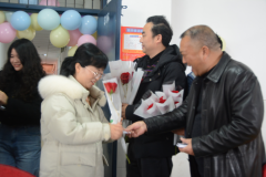 成都华夏旅游商务学校召开庆祝“三八”国际劳动妇女节女教职工座谈