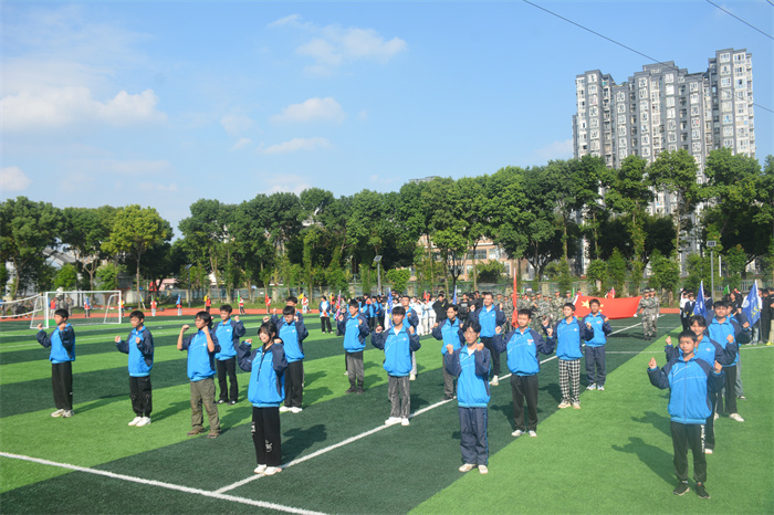 我校举行第26届校园文化艺术节开幕式暨第26届校运会入场式
