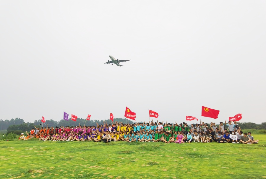 成都市浩源学校学生打卡双流区空港花田