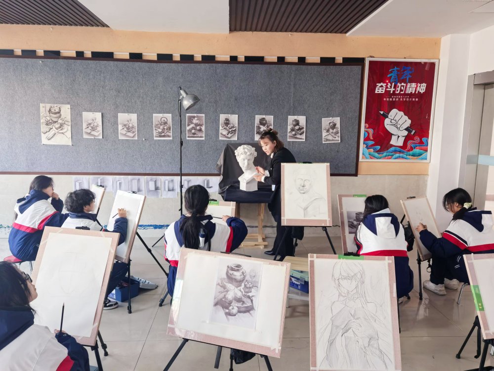 成都浩源学校绘画室