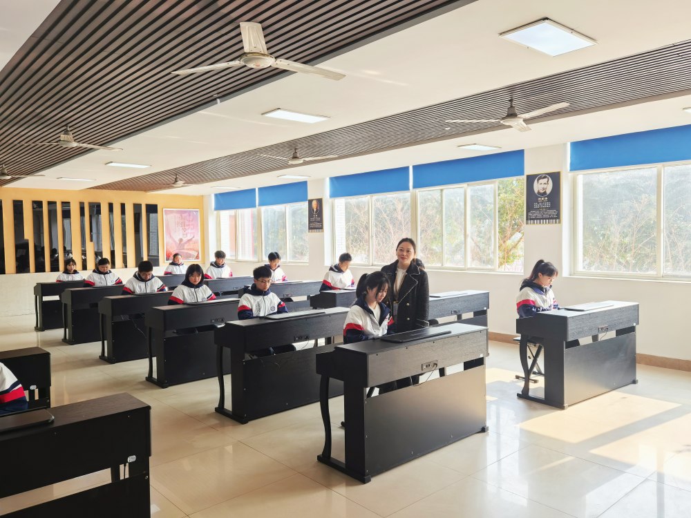 成都浩源学校电子钢琴室