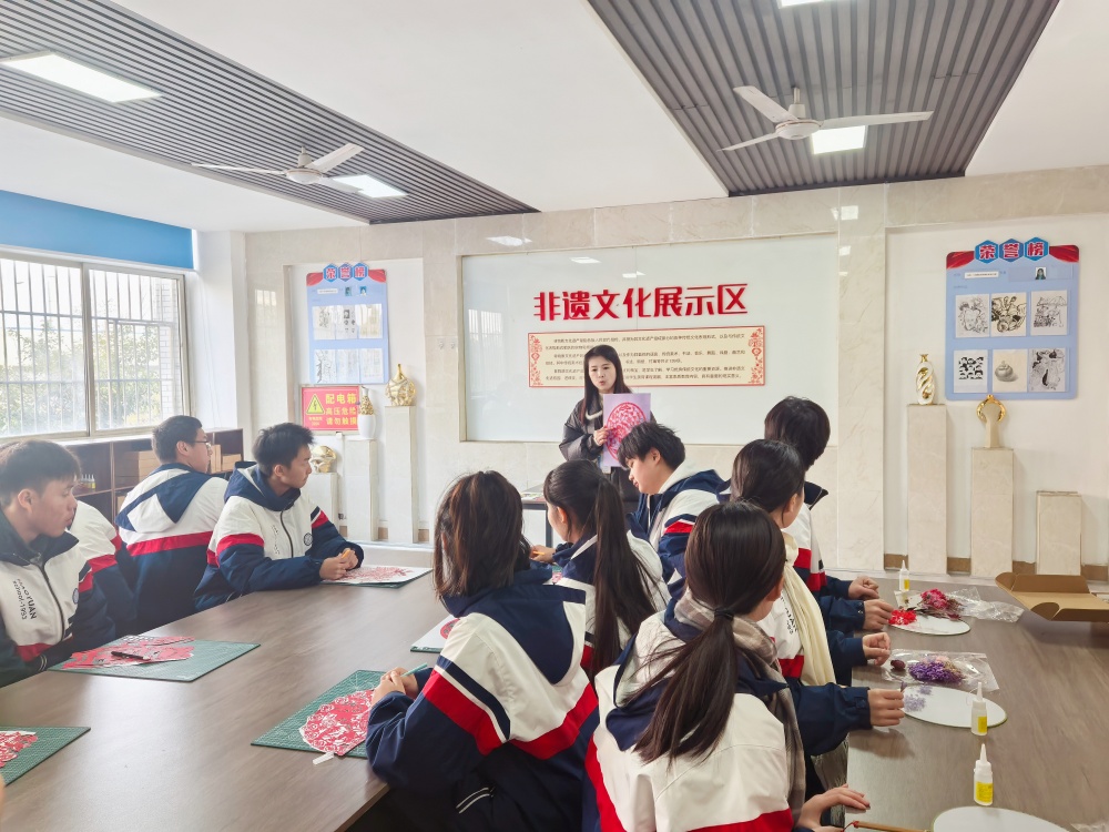 成都浩源学校非遗文化手工室